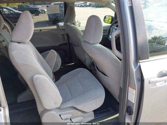 2017 TOYOTA SIENNA LE 8 PASSENGER 8