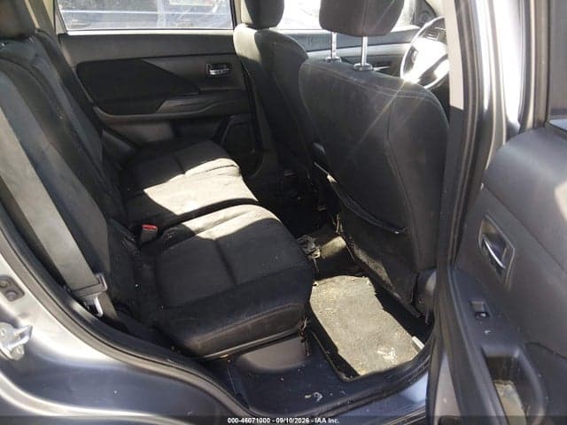 2017 MITSUBISHI OUTLANDER ES 8