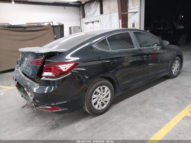 2019 HYUNDAI ELANTRA SE 4
