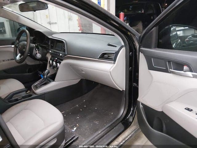 2019 HYUNDAI ELANTRA SE 5