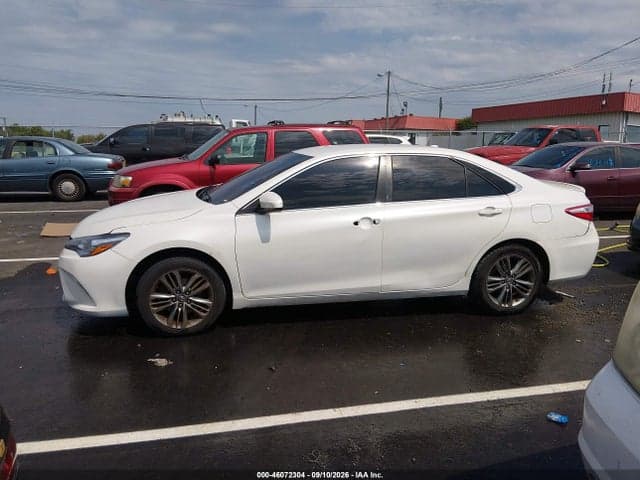 2017 TOYOTA CAMRY SE 14