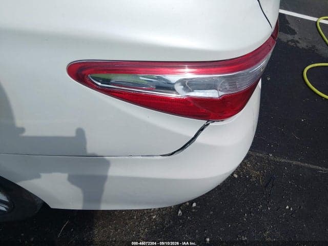 2017 TOYOTA CAMRY SE 6
