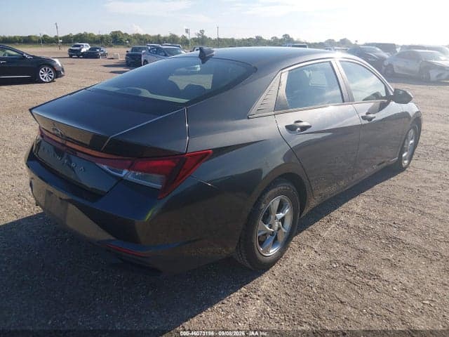 2021 HYUNDAI ELANTRA SE 4