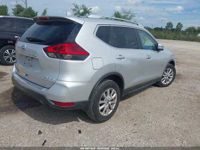 2017 NISSAN ROGUE SV 4