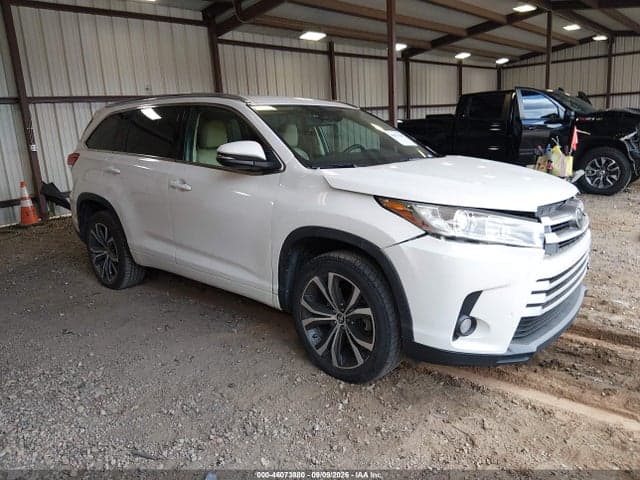 2017 TOYOTA HIGHLANDER XLE 1
