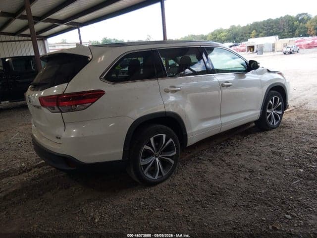 2017 TOYOTA HIGHLANDER XLE 4