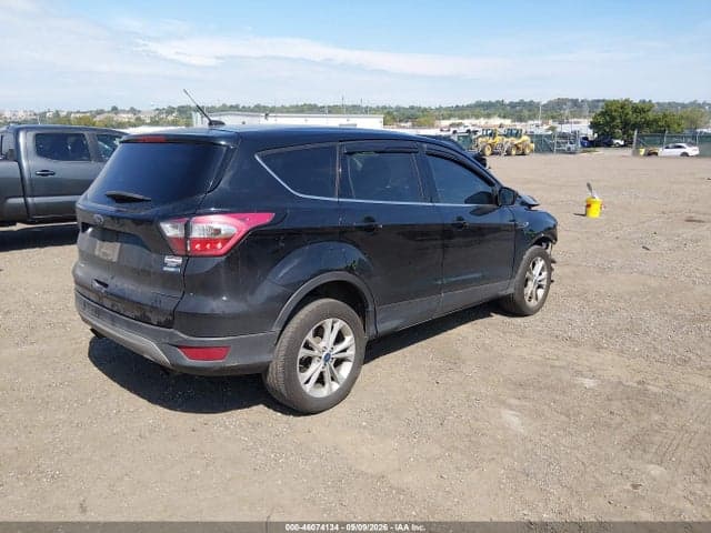 2017 FORD ESCAPE SE 4