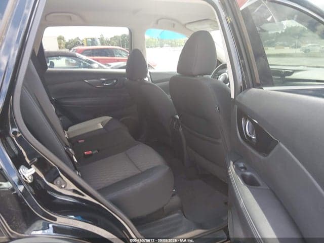 2017 NISSAN ROGUE SV 8