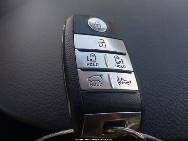 2017 KIA SEDONA EX 11