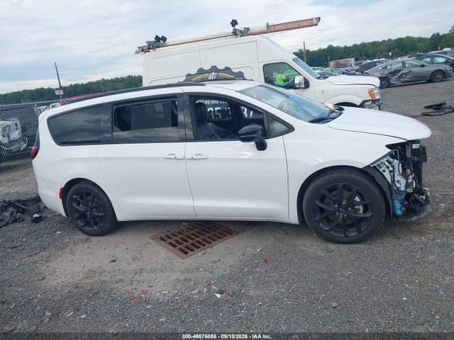 2025 CHRYSLER PACIFICA LIMITED 13