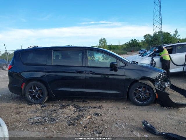 2020 CHRYSLER PACIFICA TOURING 13