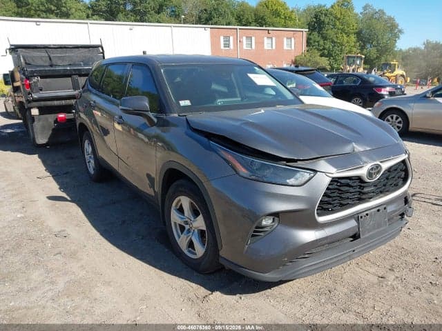 2022 TOYOTA HIGHLANDER LE