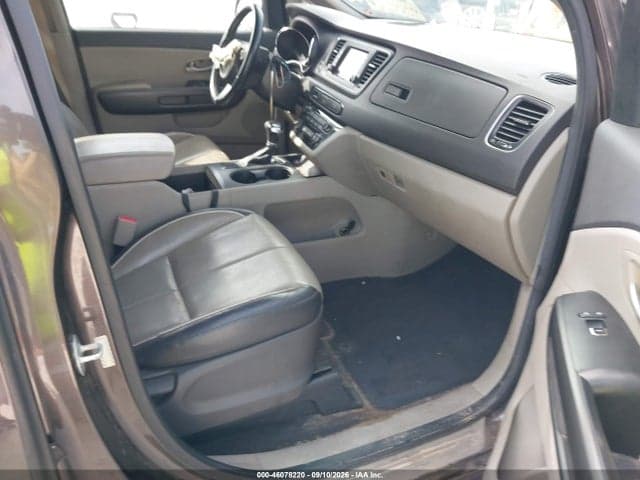 2017 KIA SEDONA LX 5