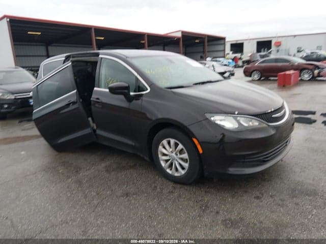 2017 CHRYSLER PACIFICA TOURING 1
