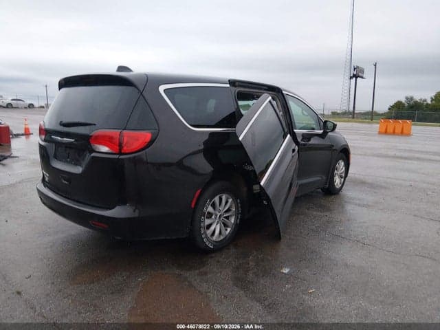 2017 CHRYSLER PACIFICA TOURING 4
