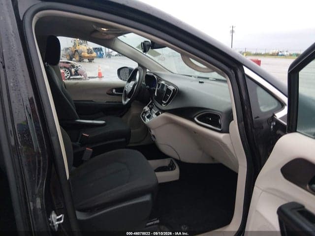 2017 CHRYSLER PACIFICA TOURING 5