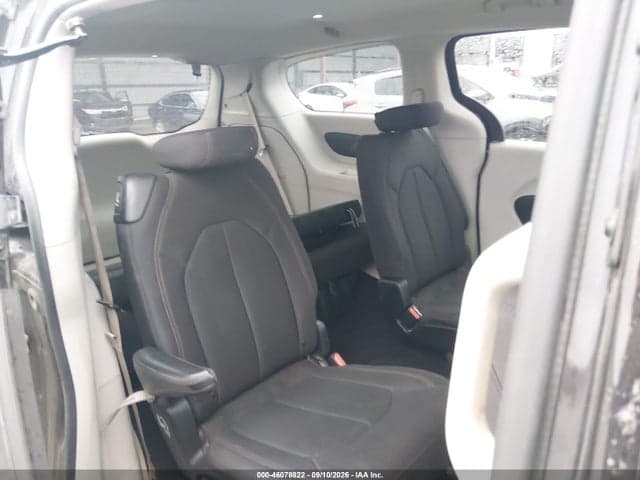 2017 CHRYSLER PACIFICA TOURING 8