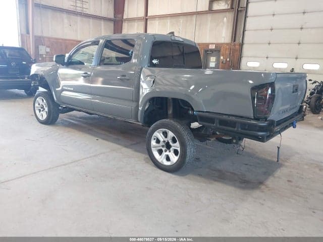 2017 TOYOTA TACOMA TRD SPORT 3