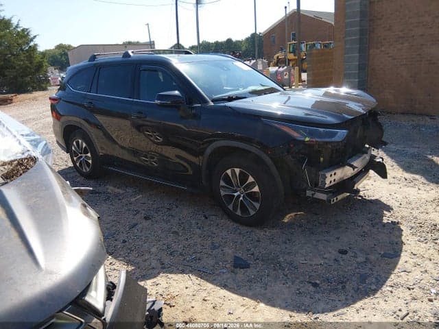 2021 TOYOTA HIGHLANDER XLE 1