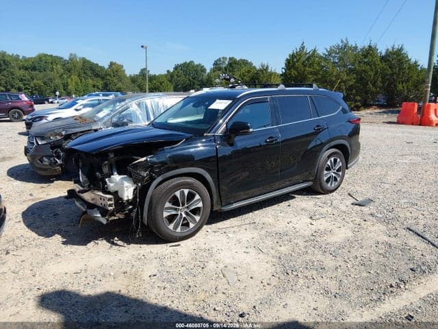 2021 TOYOTA HIGHLANDER XLE 2