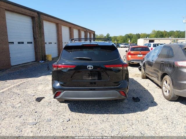 2021 TOYOTA HIGHLANDER XLE 16