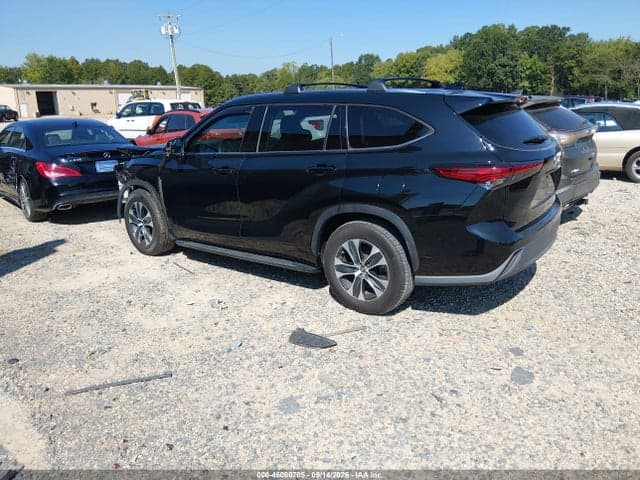 2021 TOYOTA HIGHLANDER XLE 3