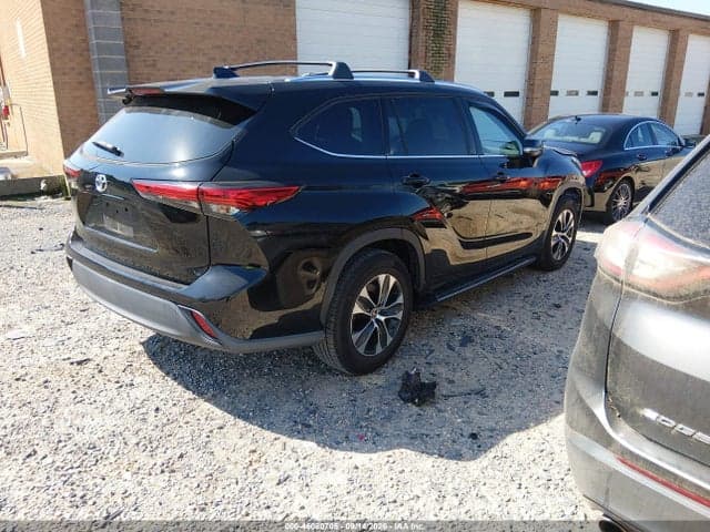 2021 TOYOTA HIGHLANDER XLE 4