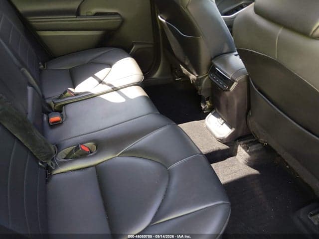 2021 TOYOTA HIGHLANDER XLE 8