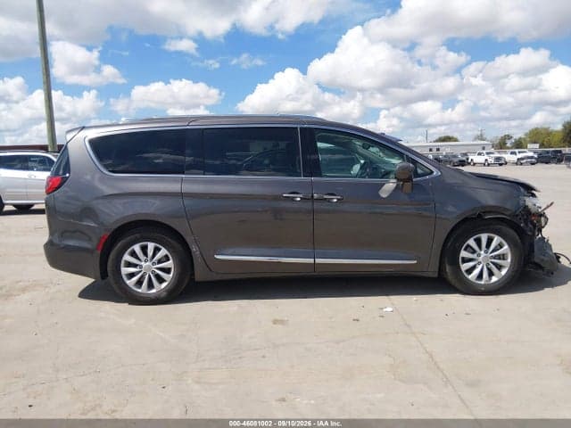 2018 CHRYSLER PACIFICA TOURING L 14