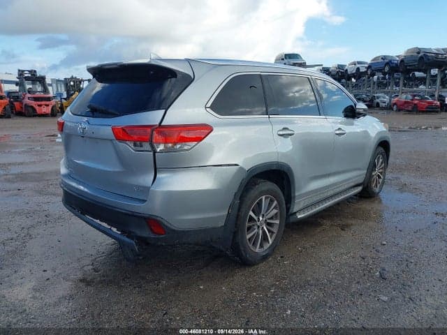 2018 TOYOTA HIGHLANDER XLE 4