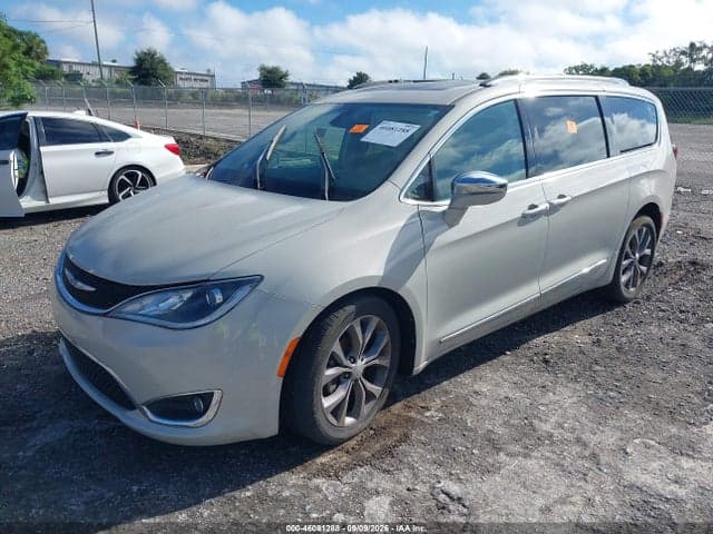 2019 CHRYSLER PACIFICA LIMITED 2