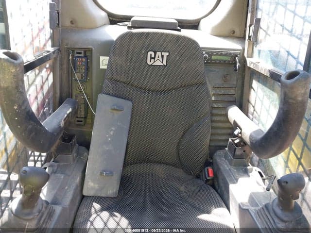 2025 CAT 239D3 7