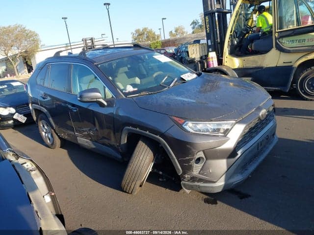2020 TOYOTA RAV4 XLE 1