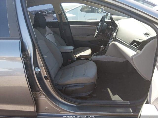 2019 HYUNDAI ELANTRA SE 4