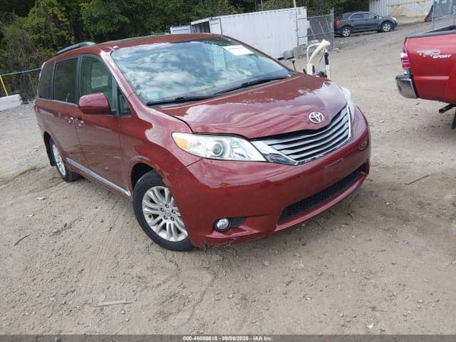 2017 TOYOTA SIENNA XLE 8 PASSENGER 1