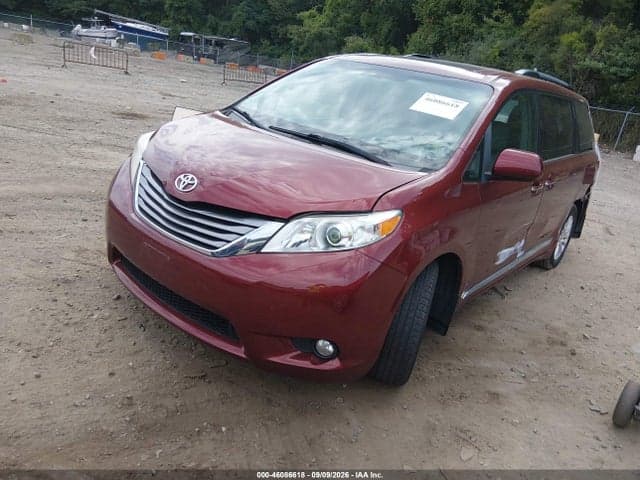 2017 TOYOTA SIENNA XLE 8 PASSENGER 2
