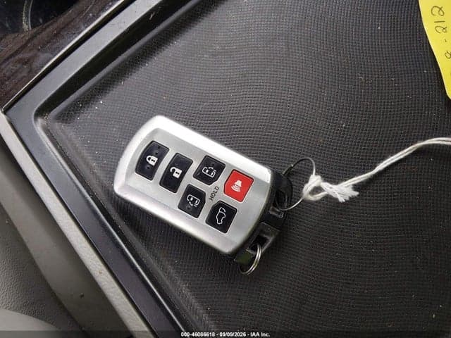 2017 TOYOTA SIENNA XLE 8 PASSENGER 11