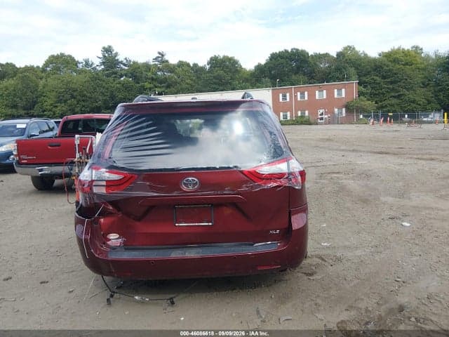 2017 TOYOTA SIENNA XLE 8 PASSENGER 16