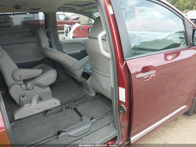 2017 TOYOTA SIENNA XLE 8 PASSENGER 8