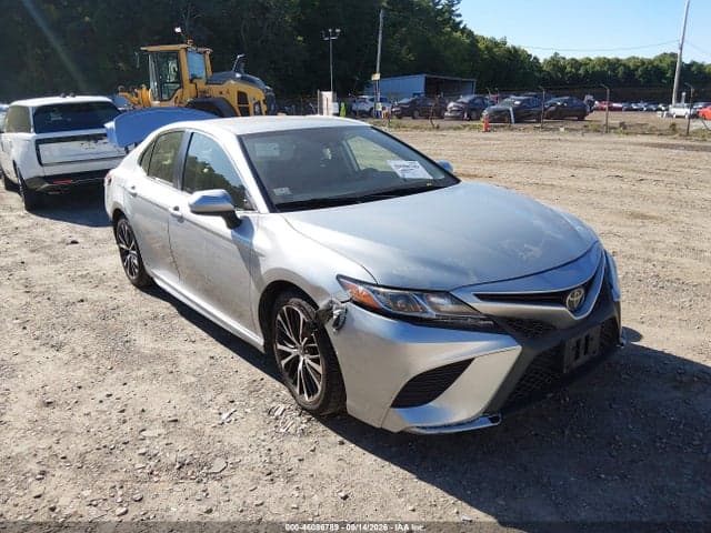 2018 TOYOTA CAMRY SE 1