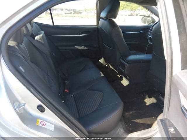 2018 TOYOTA CAMRY SE 8
