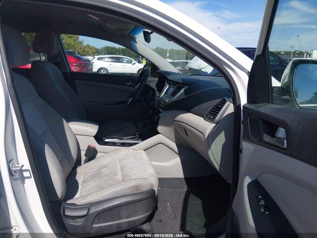 2017 HYUNDAI TUCSON SE 5