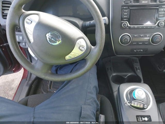 2017 NISSAN LEAF S 11