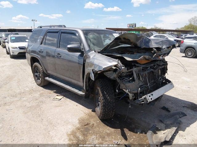 2017 TOYOTA 4RUNNER SR5 1