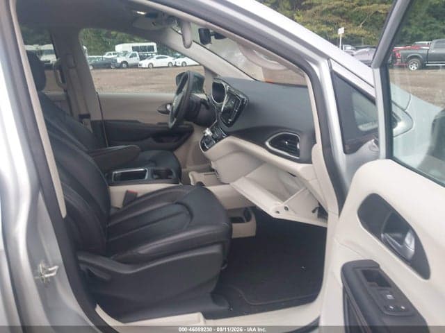 2024 CHRYSLER PACIFICA TOURING L 5