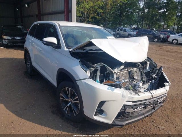 2019 TOYOTA HIGHLANDER LE 1
