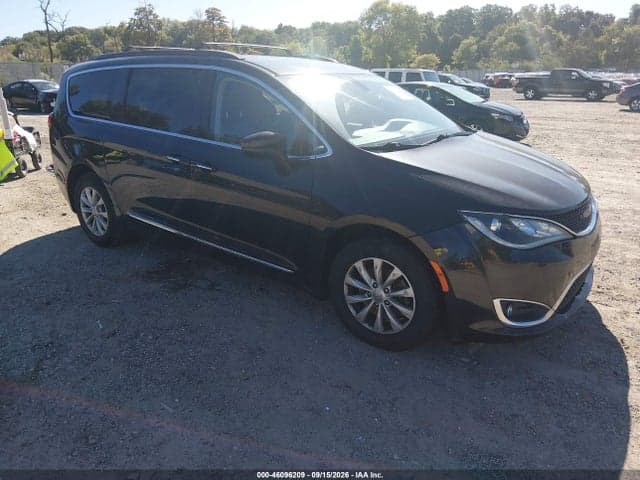 2017 CHRYSLER PACIFICA 1