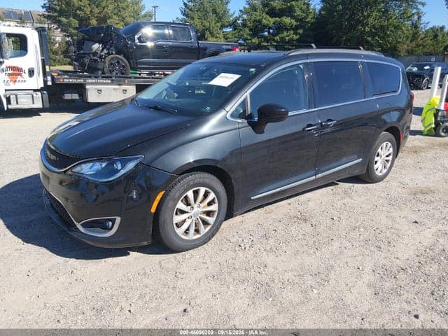 2017 CHRYSLER PACIFICA 2