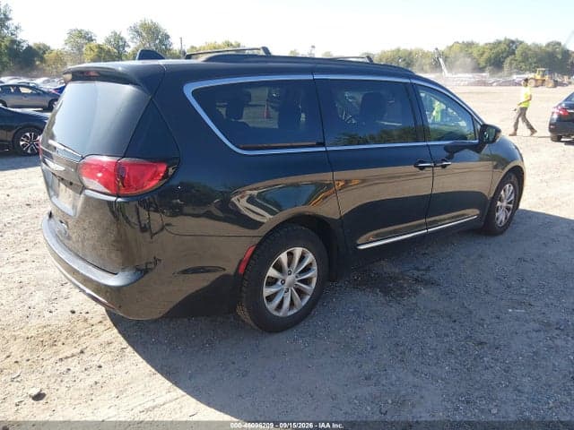 2017 CHRYSLER PACIFICA 4