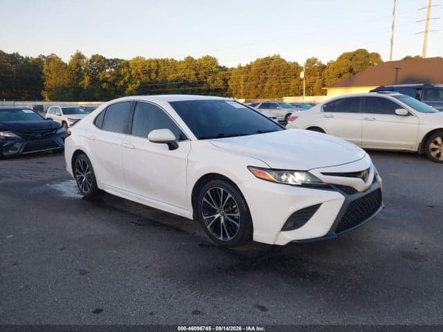 2019 TOYOTA CAMRY SE 1